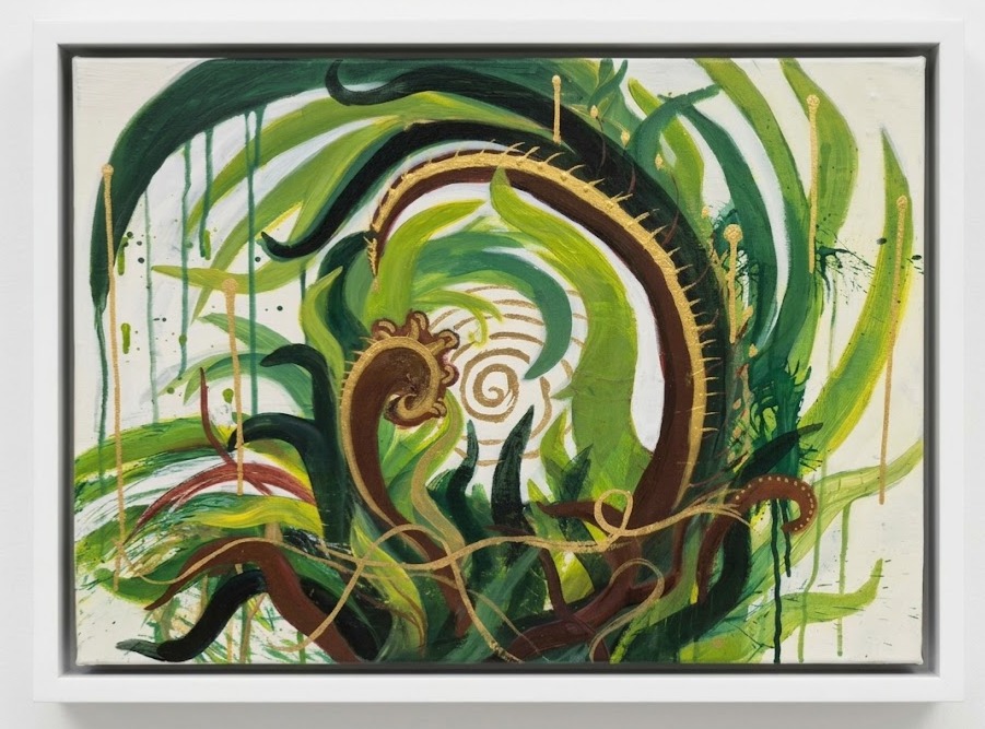Abstraktes Acrylbild mit grünen und braunen organischen Formen, goldenen Linien und Tropfen auf hellem Grund, weißer Rahmen.